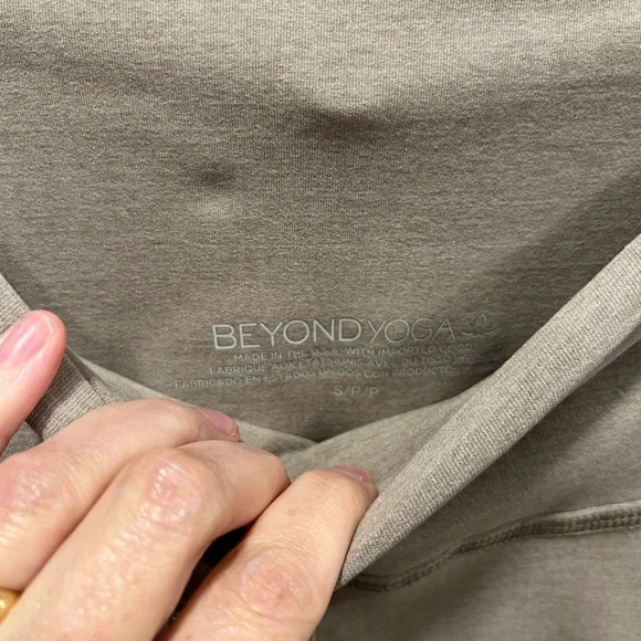 Beyond Yoga size small leggings - Picture 2 of 4